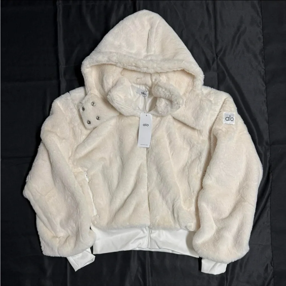 ALO Yoga Cream Teddy Jacket - Picture 4 of 6